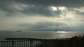 Жълт код за интензивни валежи в 10 области в петък