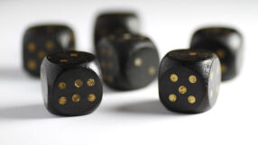 Кога са създадени първите игралните зарове? 