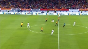 Роналдиньо даде заявка за най-нагла симулация (ВИДЕО)