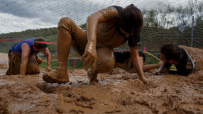 Дори и да си в кал до ушите, победата е най-важна (ВИДЕО)