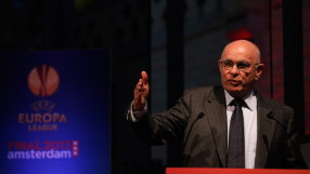 Ван Прааг оттегли кандидатурата си за президент на ФИФА