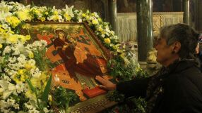 Започва предпразненството на Въведение Богородично, почитаме двама светци