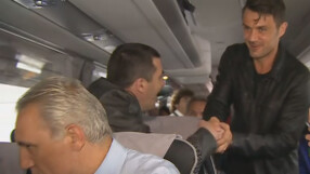 Гостите на Стоичков пътуват към стадиона (ВИДЕО)