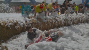 Въжета, гуми и пяна на 