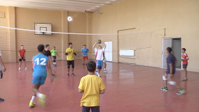 Млади волейболисти търсят пари, за да отидат на републиканско първенство (ВИДЕО)