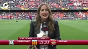 Нокаутираха репортерка в ефир (ВИДЕО)