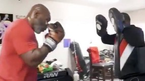 Майк Тайсън си остава 