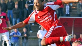 Футболист се 