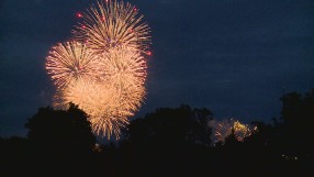 Празнична заря над София в чест на 72 години ЦСКА (ВИДЕО)