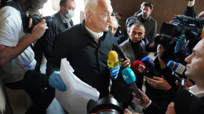 Диков: Ще върна акциите в 