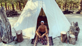 Гришо се подслони в индианска колиба (СНИМКА)