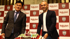 Андрес Иниеста ще играе във 