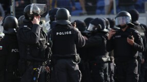 Мъж пострада при сбиване между фенове на 