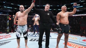 Багата победи бразилец при завръщането си в UFC 