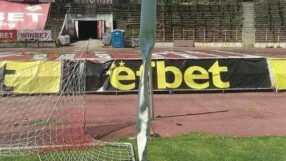 Унищожиха една от вратите на 