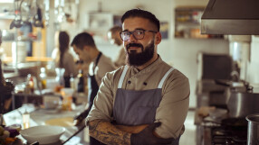 Технология улавя въглеродния диоксид, натрупан върху готварски престилки 