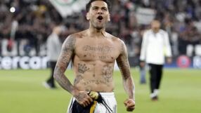 Червен картон за Дани Алвеш в затвора