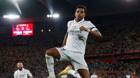 Докато той вкарва голове, крадци ограбиха дома му (ВИДЕО)