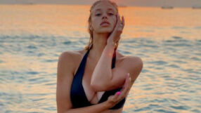 От бюста не й се виждат медалите (СНИМКИ)