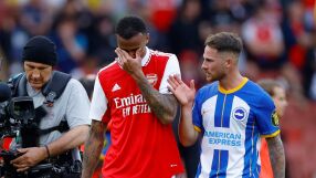 Арсенал се прости с титлата след унижение 