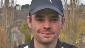 Треньор, превозващ футболисти, излетя от пътя и загина