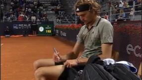 Александър Зверев си сложи инсулин по време на мач (СНИМКИ)