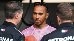 Люис Хамилтън блесна със... златни зъби (СНИМКА)