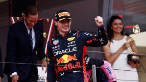 Лудия Макс триумфира под дъжда в Монако