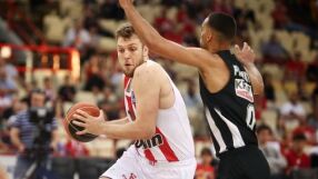 Александър Везенков изстреля Олимпиакос на финал в Гърция