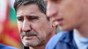 Фенове се заканиха на Костов, прекъснаха тренировката