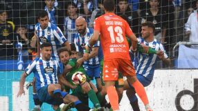 Треньор сложи ръкавиците и стана герой (ВИДЕО)