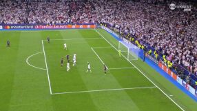 Това е срам: Страничният се извинил на Байерн за флага (ВИДЕО)