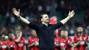 Възрастта е само число: Ибрахимович вкара изумителен гол (ВИДЕО)