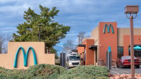 Единственият McDonald's със синьо лого е на това място