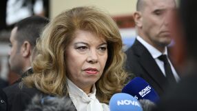 Илияна Йотова започва консултации с партиите на 5 май