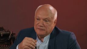 „Трябва да спрем да мечтаем за свят без кризи. Той винаги ще бъде в такава“