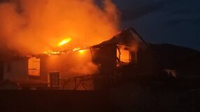 Мълния причини пожар и изпепели къща в Мъглиж след силна буря (ВИДЕО И СНИМКИ)