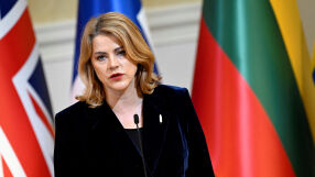 Премиерът на Латвия подаде оставка заради спор около украински дронове