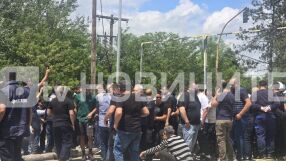 Сблъсъци с полицията на „Кулата – Промахон“ при опит на гръцките фермери да блокират пункта (СНИМКИ)