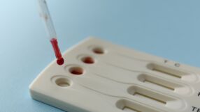 Рекордни нива на заразени от гонорея и сифилис в Европа. Какви са симптомите?