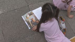 Книги на две колела: Ретро мотоциклет превърна пловдивски паркове в библиотеки