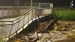 Апокалипсис в Дряново: Стадионът на Локомотив е под вода! (ВИДЕО)