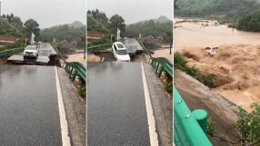 Очевидец засне момента, в който кола пада в бурна река, след като мост се срути в Китай
