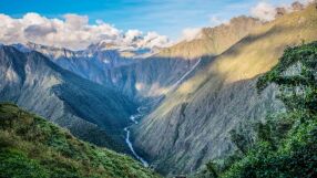 Спор с туристическите автобуси застрашава местността Мачу Пикчу