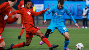 Байер (Л) измъкна важна победа при гостуването си на Зенит