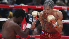 Мики Рурк може да се бие отново, този път за 1 милион