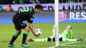 Червен картон и дузпа спряха устрема на 