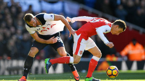 Автогол, дузпа и равенство в дербито за Северен Лондон