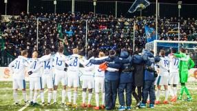 Зимата идва: В Швеция футболът преминава в бой със снежни топки (ВИДЕО)