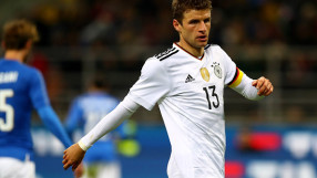 Белите чорапи със сандали на Мюлер са хит в социалните мрежи (ВИДЕО)